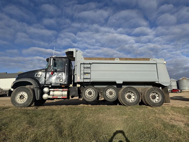 #1463-•-2007-mack-quad-axle-dump-truck-image-2