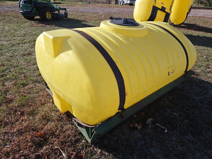 300-gallon-poly-tank-on-frame-image-5