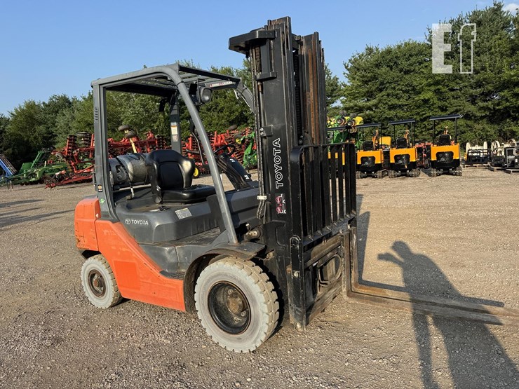 2017-toyota-8fgu25-image-1