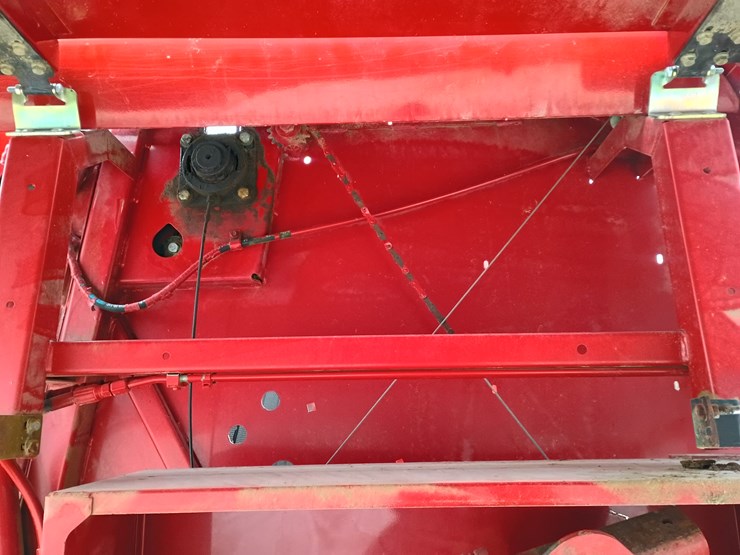 2014-new-holland-br7060-image-38