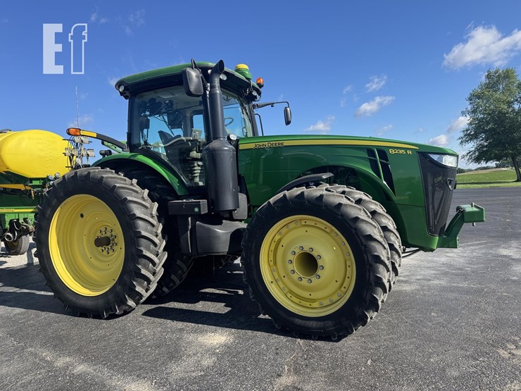 2013-john-deere-8235r-image-3