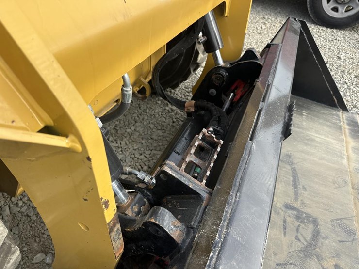 2022-caterpillar-242d3-image-18