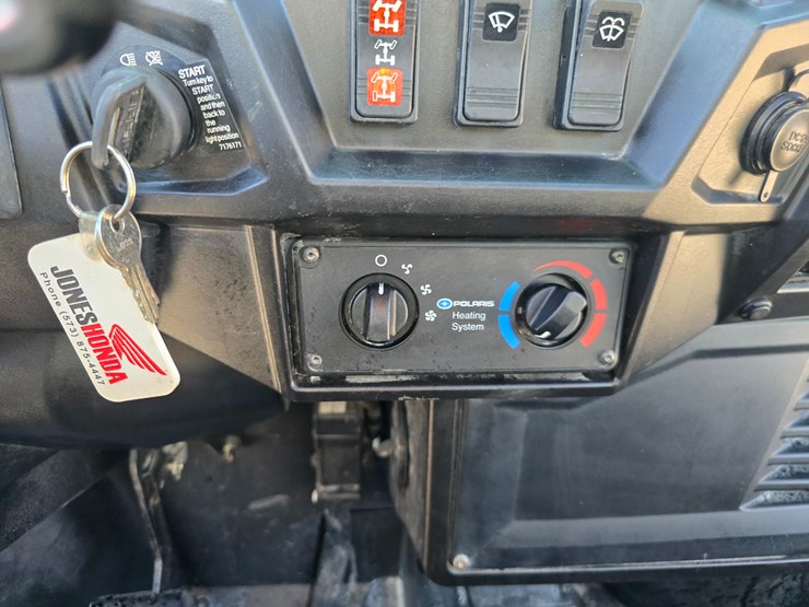 2015-polaris-ranger-crew-image-39