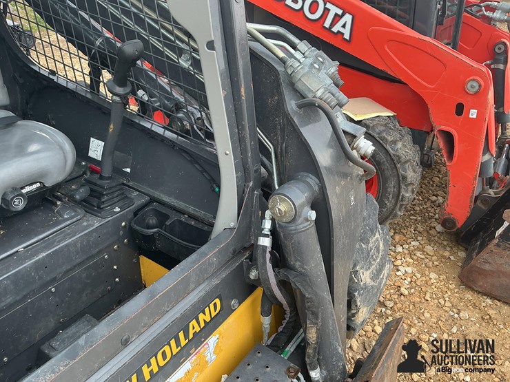 2020-new-holland-l334-image-15