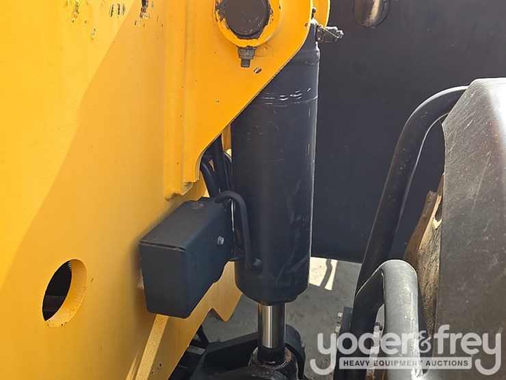 2017-jcb-510-56-image-71
