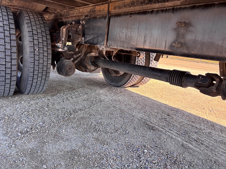 2014-axle-24ft-image-11