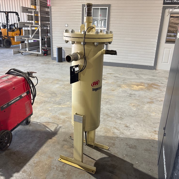 #2758 • INGERSOLL RAND NLM 500 SEPERATER