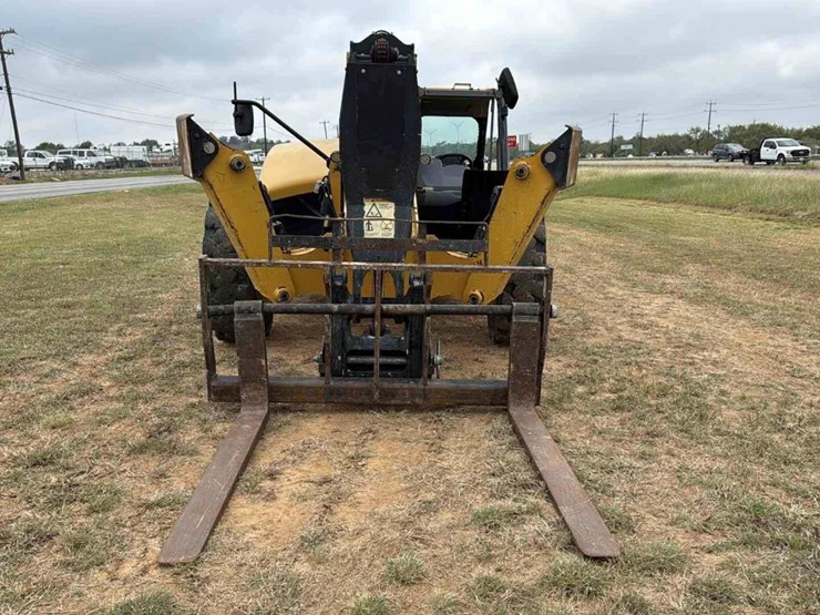 2019-caterpillar-tl1055d-image-2