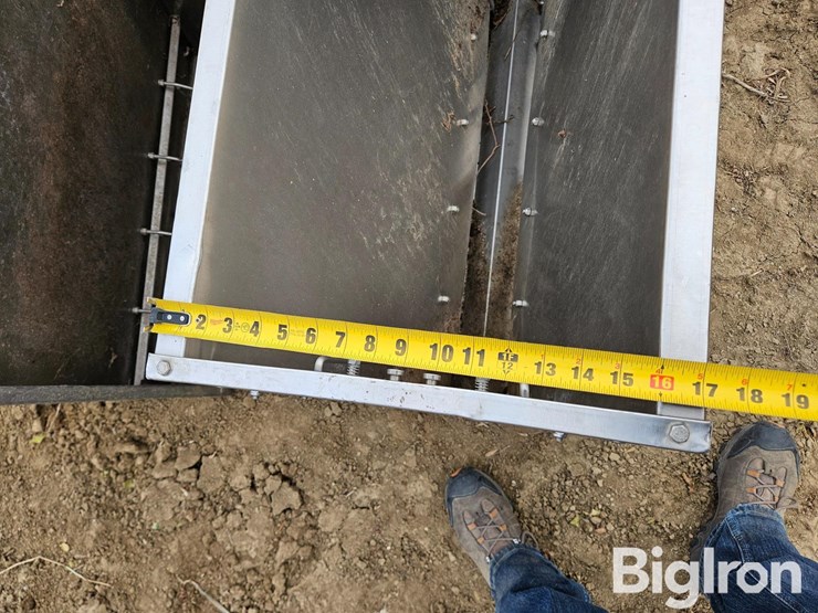 big-husky-&-hog-slat-stainless-steel-nursery-feeders-image-15