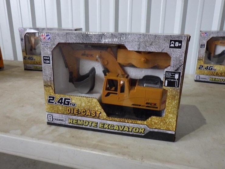 remote-control-excavator-toy-image-1