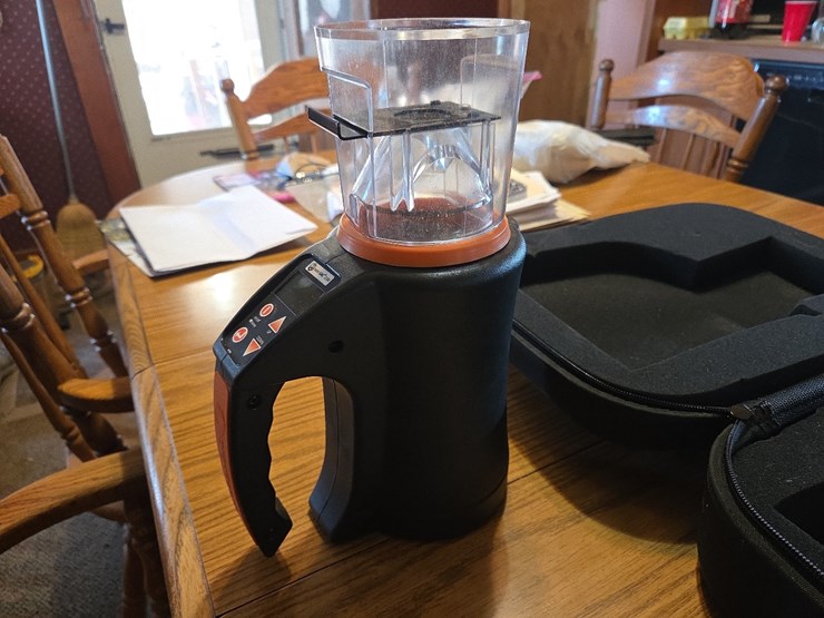 dickey-john-gac-mini-2500-grain-moisture-tester-image-5