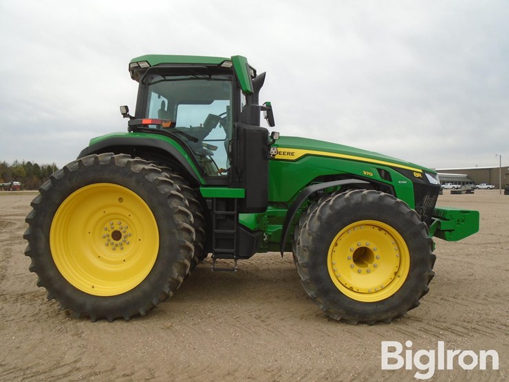 2023-john-deere-8r-370-image-4