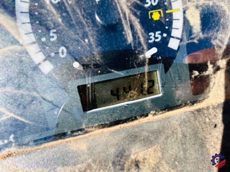 2016-john-deere-1025r-image-80