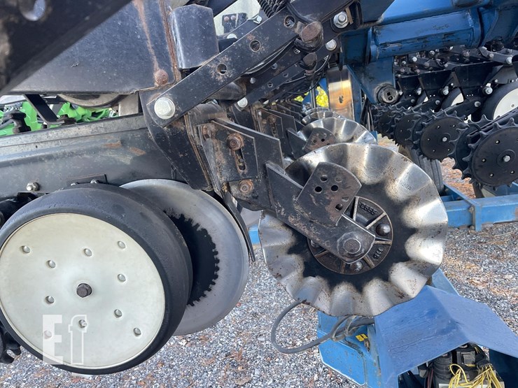 1997-kinze-2600-image-29