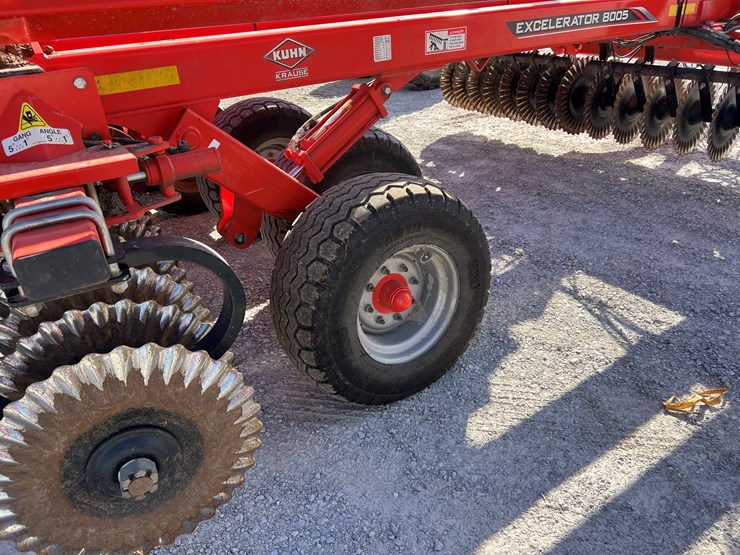 #206689-•-kuhn-8005-excellerator-image-16
