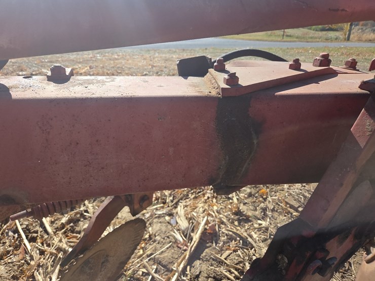 white-6-bottom-plow-image-7