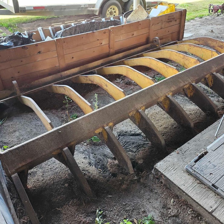 Dozer blade root rake