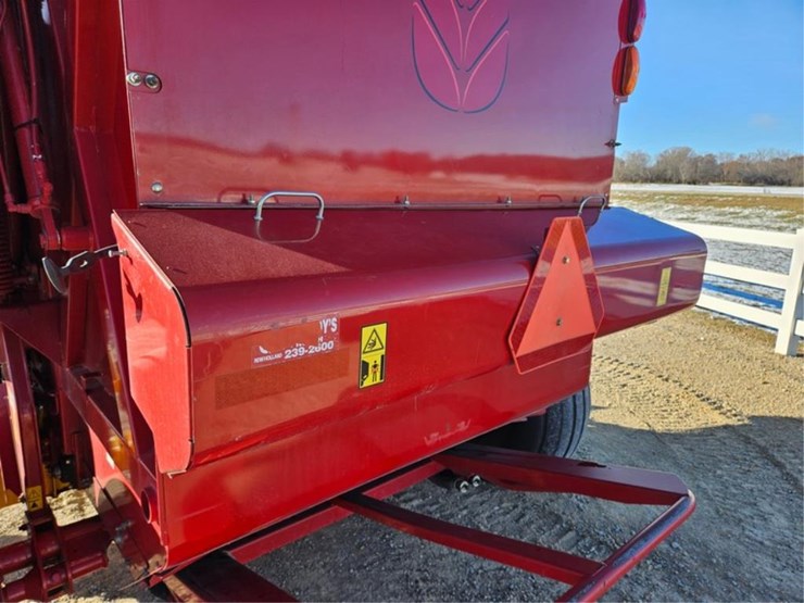 new-holland-roll-belt-560-image-19