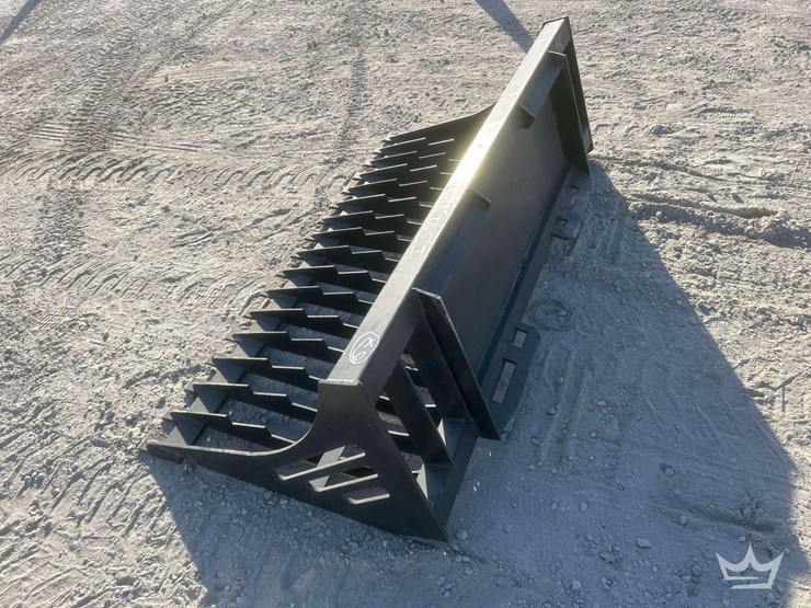 wildkat-/rock-skeleton-bucket-image-4