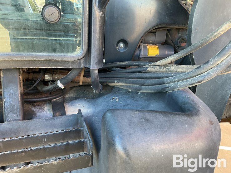 2002-new-holland-tm150-image-13