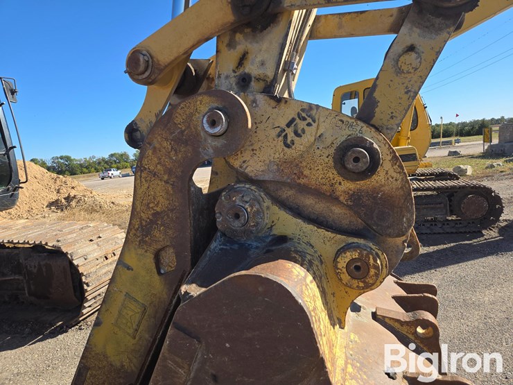 2005-caterpillar-330c-image-12