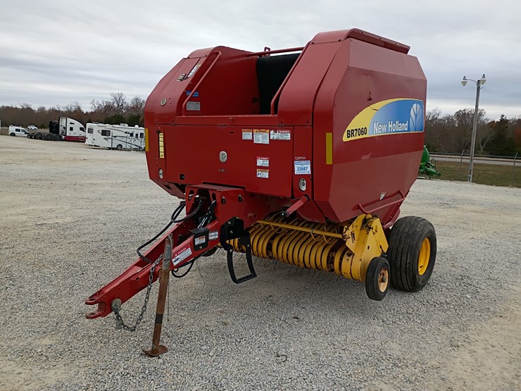 2014-new-holland-br7060-image-1