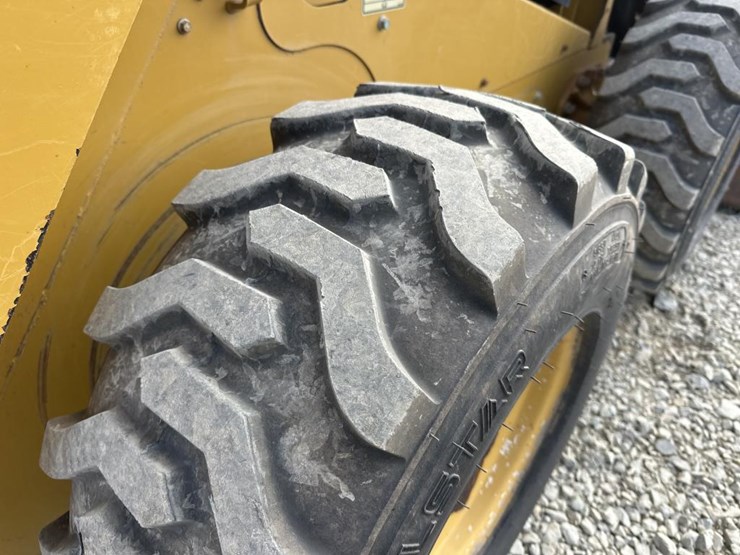 2016-caterpillar-262d-image-44