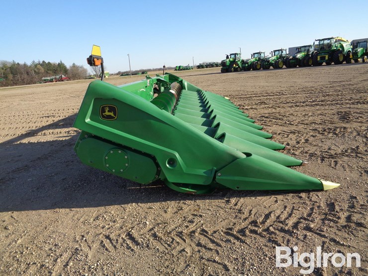 2023-john-deere-c12r-image-4