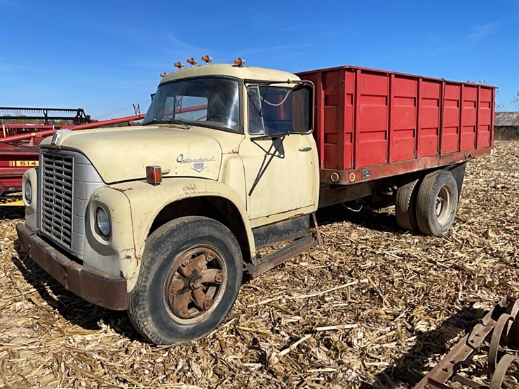 ih-load-star-1600-single-axle-grain-truck-image-1
