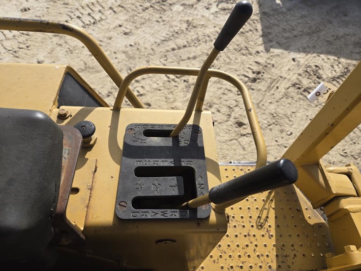 1996-caterpillar-d3c-image-23