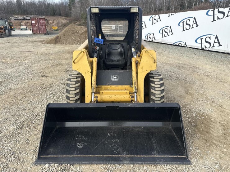 john-deere-240-image-8