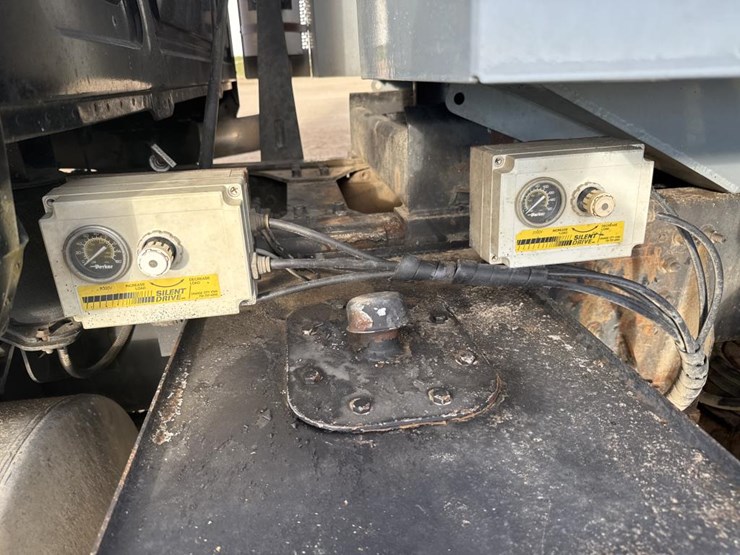 #1463-•-2007-mack-quad-axle-dump-truck-image-32