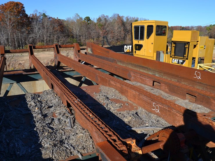 32'-4-strand-heavy-duty-infeed-log-deck-w/-#132-chain-w/-heavy-duty-drive-w/-steel-support-to-the-ground-image-5