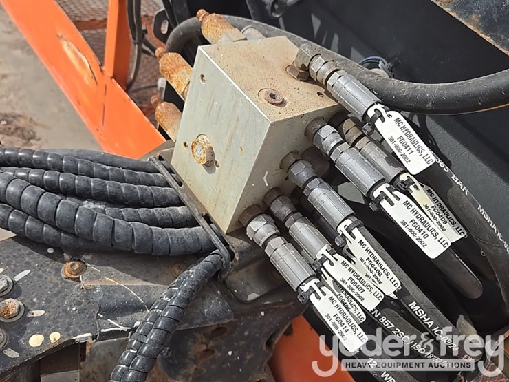 2015-jlg-600aj-image-63