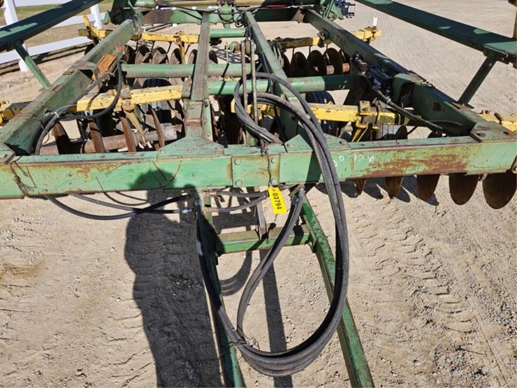 john-deere-230-image-11