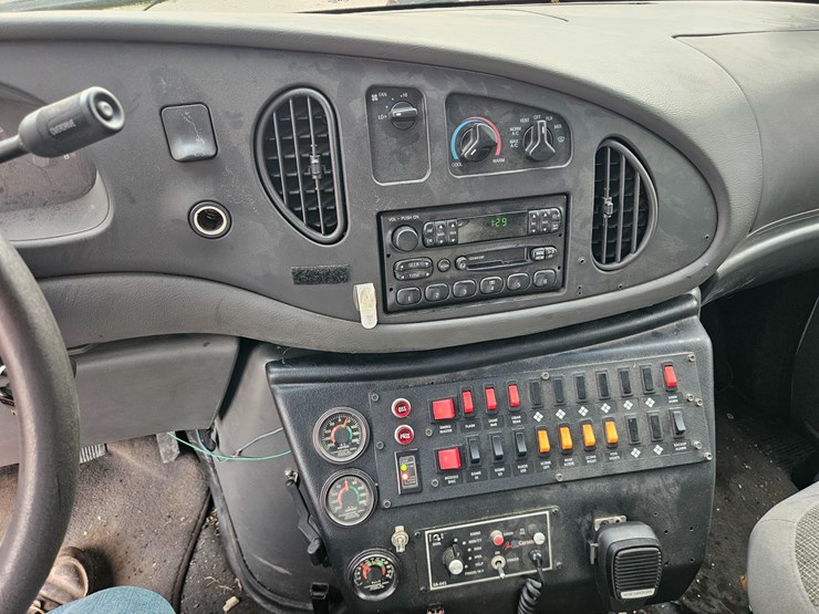 #22778-•-2003-ford-econoline-van-ambulance-image-40