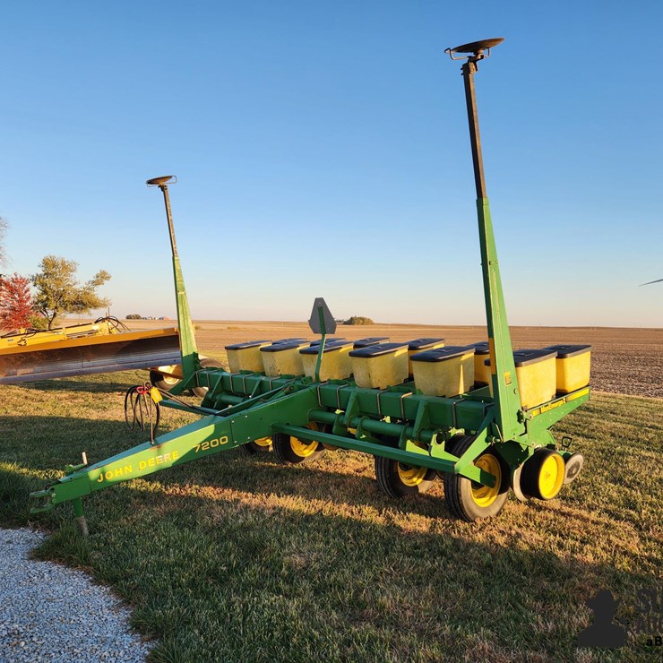 1995 JOHN DEERE 7200
