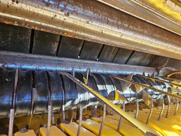 new-holland-roll-belt-560-image-32