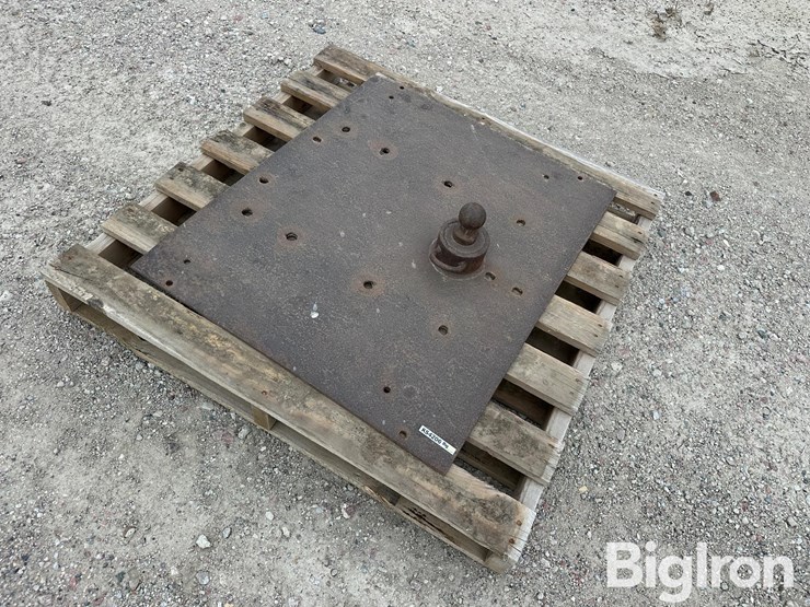 pickup-gooseneck-trailer-hitch-insert-image-1