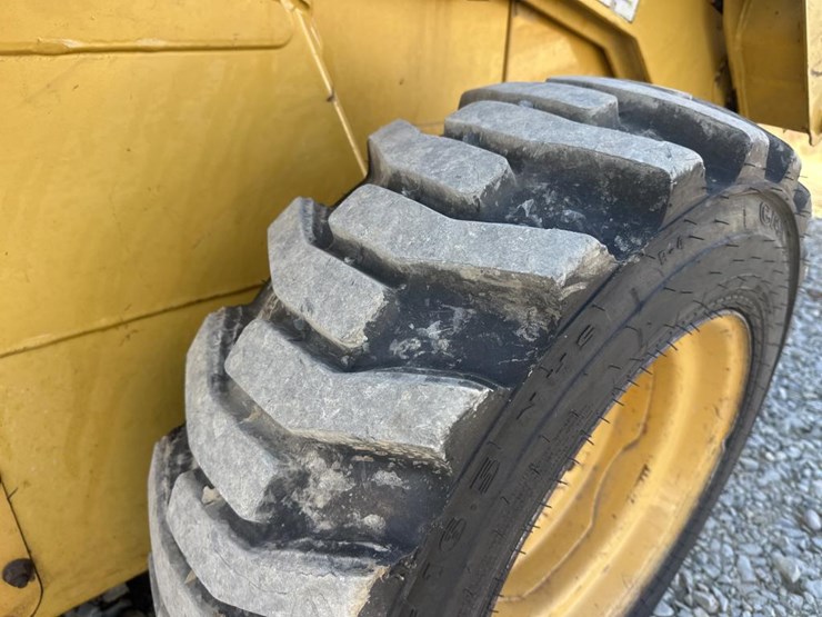 john-deere-240-image-41