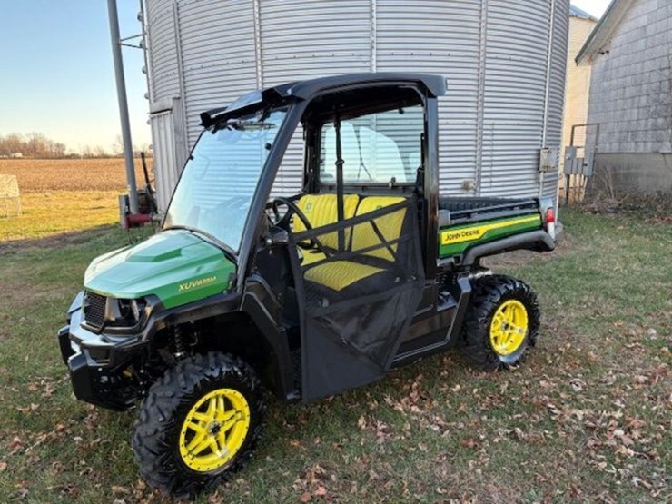 jd-xuv-835m-utv-image-1