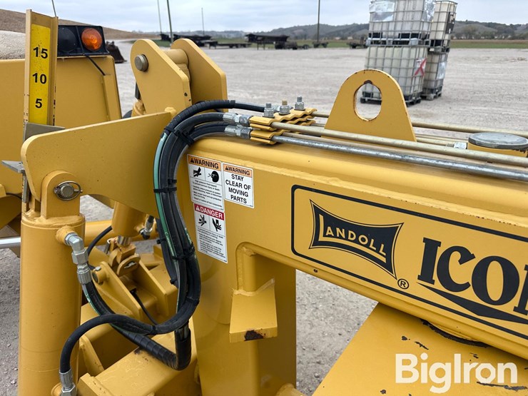 2016-landoll-1632rs-pull-type-grader/blade-image-20