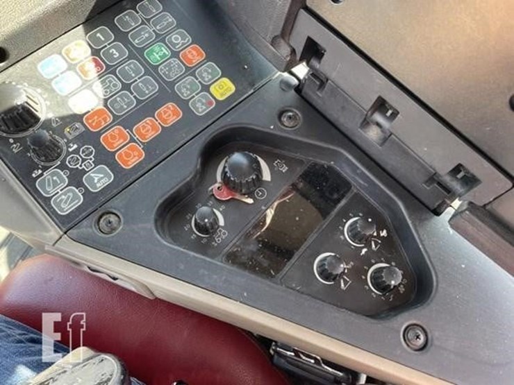 2012-case-ih-magnum-260-image-33