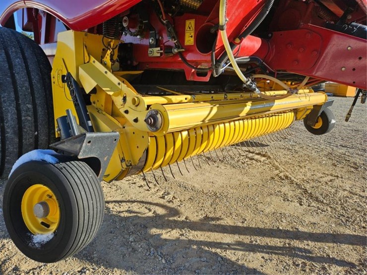 new-holland-roll-belt-560-image-27