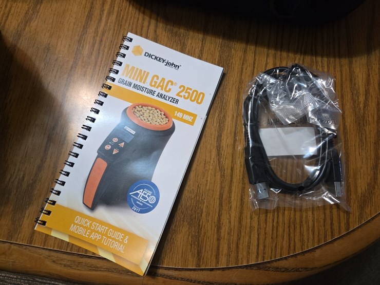 dickey-john-gac-mini-2500-grain-moisture-tester-image-4