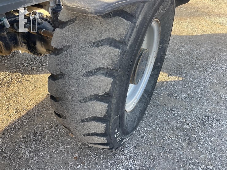 2011-jlg-g10-55a-image-33