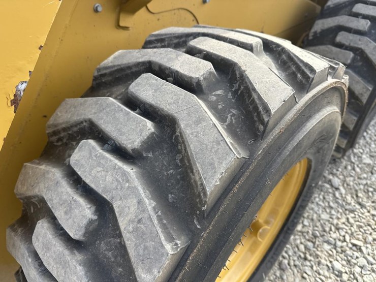 2022-caterpillar-242d3-image-46