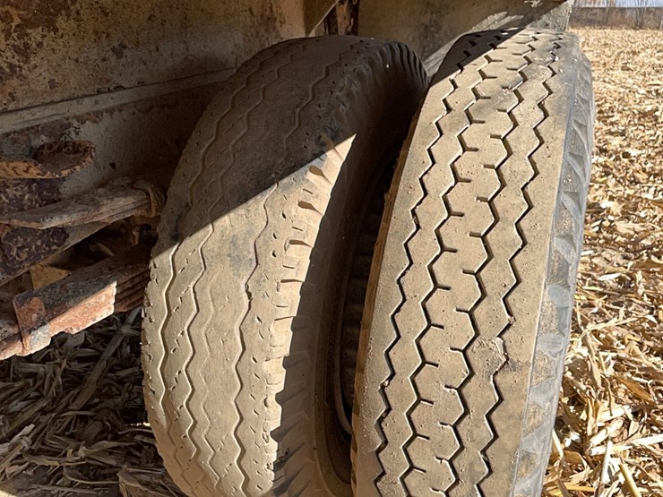 ih-load-star-1600-single-axle-grain-truck-image-13