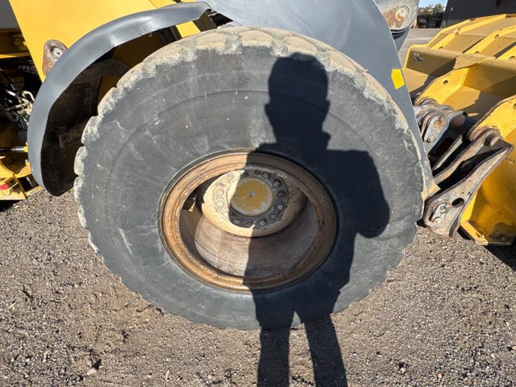 2016-deere-624k-image-60