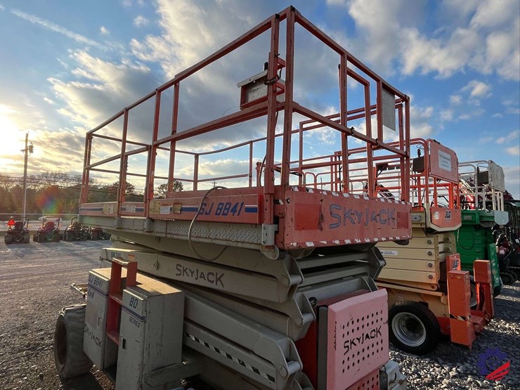 1999-skyjack-sj8841-/-41’-scissor-lift-image-4